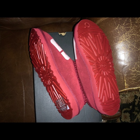NEW UGG TASMAN RED mens shoe. Size 11. - Picture 3 of 5